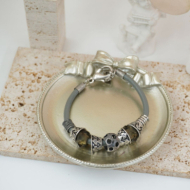 pulseras vie or de cuero negro con cuentas metálicas 12 uds I27