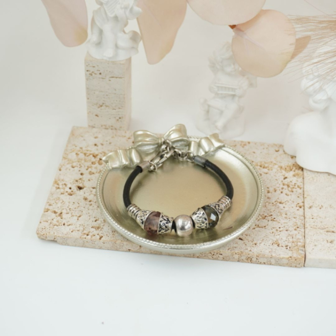 pulseras vie or de cuero negro con cuentas metálicas 12 uds I27