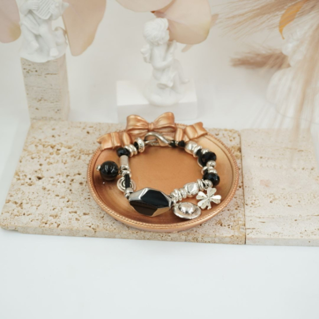 Pulseras vieor cuentas negras y detalles plateados 12 uds I27