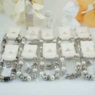 Pulseras Vie Or  con perlas sintéticas y candado 12 uds - I36