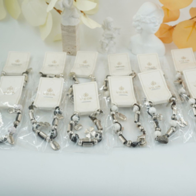 Pulseras Vie Or con cuentas metálicas y colgantes 12  uds - I36