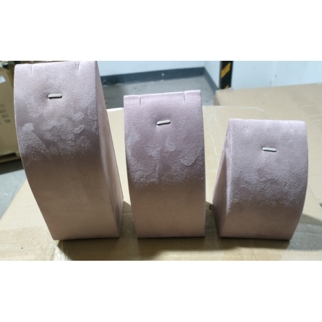 Conjunto de tres piezas de collar y colgante con soporte para joyas