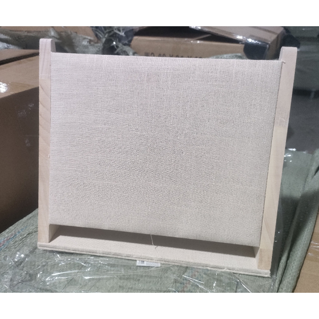 Exhibidor vertical inclinado para collares en yute estilo rústico RY0313034